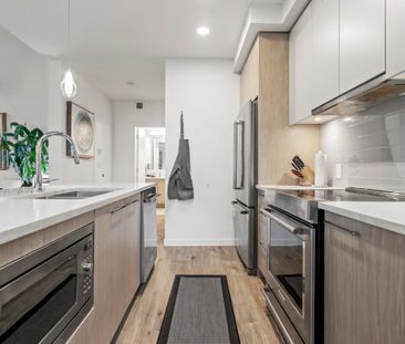 Fully Furnished Penthouse Suite - Photo 2