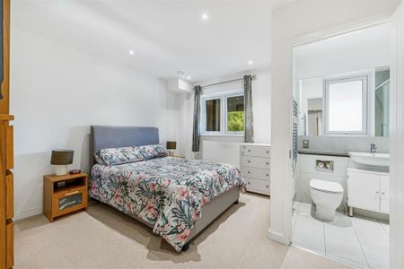 2 Bed Flat, Acton, W3 - Photo 4