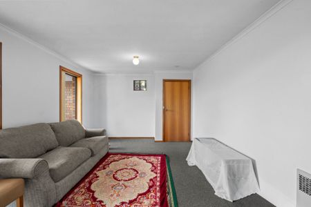 Convenient location - Photo 3