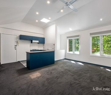 Convenient Inner-City Living - Photo 3