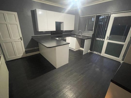 2 bedroom terraced house to rent - Photo 1