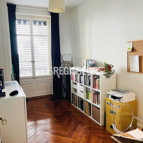 Bel appartement situé dans un quartier animé - Photo 1