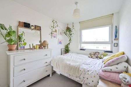 3 bedroom flat to rent - Photo 3