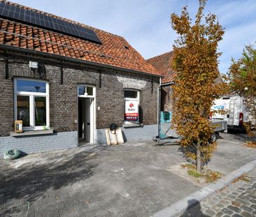 Volledig gerenoveerde dorpswoning met 3 slaapkamers - Photo 1