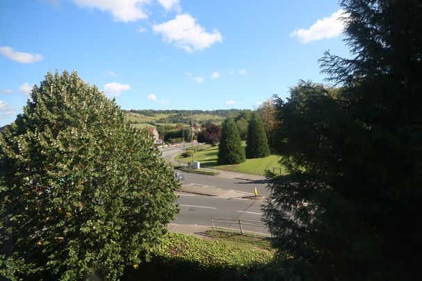 Hill View, Dorking, RH4 - Photo 1