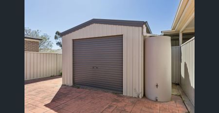 Charming 3-Bedroom Family Home in Epsom - Photo 5