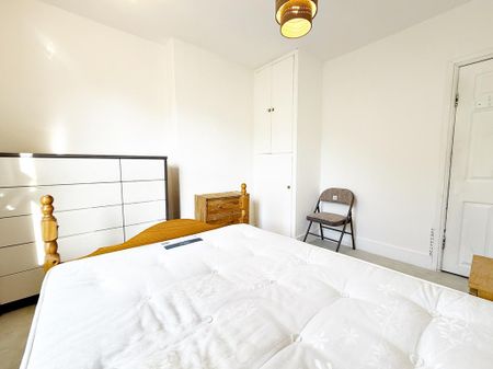 1 bedroom in a house share to rent - Photo 5