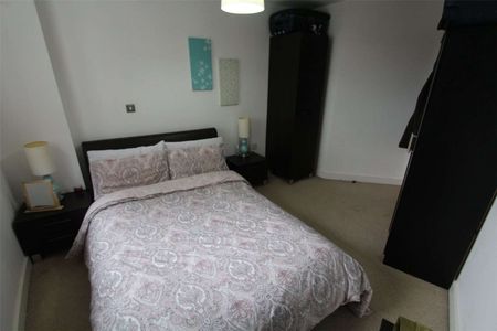 Available May! | Fully Furnished | One Double Bedroom Property | Balcony | Easy access to the City Centre - Photo 2