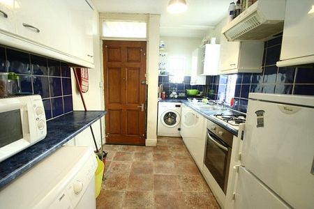 4 Bed - **bills Included** Coast Road, High Heaton, Ne7 - Photo 3