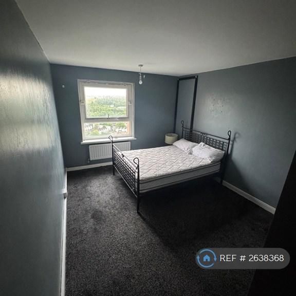 1 bedroom in a flat share to rent - Photo 1