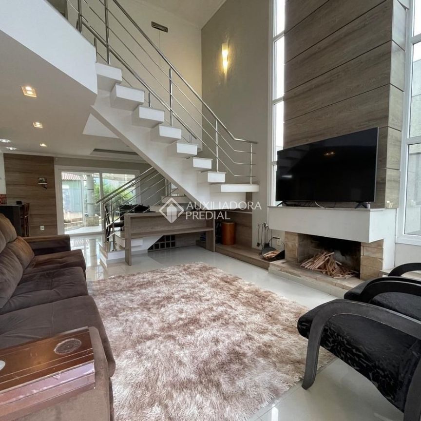 Casa com 3 quartos e 214m² para alugar em Vale Ville, Gravataí. - Photo 1