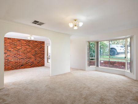 2/631 Pearsall Street, Lavington NSW 2641 - Townhouse For Rent | Domain - Photo 3