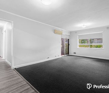 Charming 3-Bedroom House in Girrawheen! - Photo 2