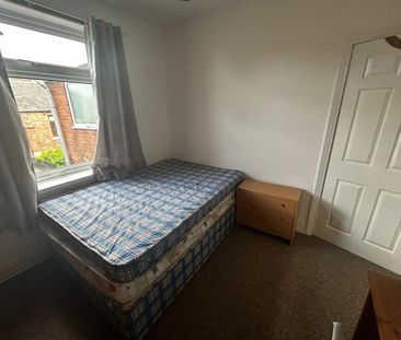 4 bedroom terraced house to rent - Photo 4
