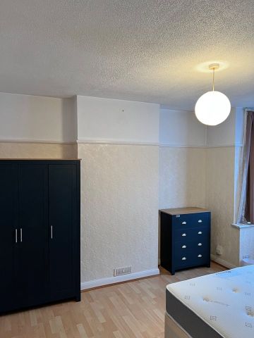Room in a Shared House, Constance Road, CR0 - Photo 5