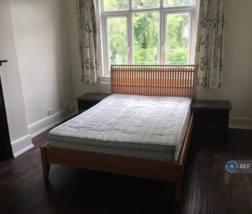 4 bedroom semi-detached house to rent - Photo 4