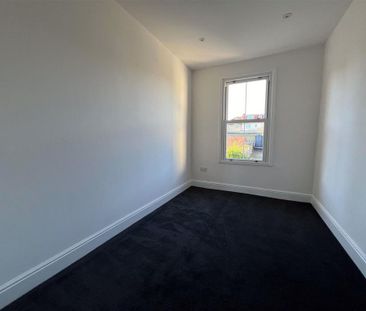 4 bedroom semi-detached house to rent - Photo 5