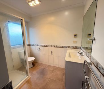 4 Bedroom Property with 2 Lounges&excl;&excl; - Photo 5