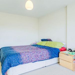 2 Bedroom, 1 bath, 1 reception Apartment - Photo 2