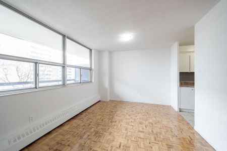 For Lease - 5 Glamorgan Avenue Unit# 313, Toronto, Ontario - Photo 2