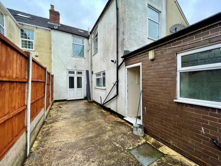 3 bedroom terraced house to rent - Photo 3