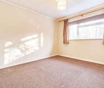 A 3 Bedroom House in Hatherley GL51 3LG - Photo 6