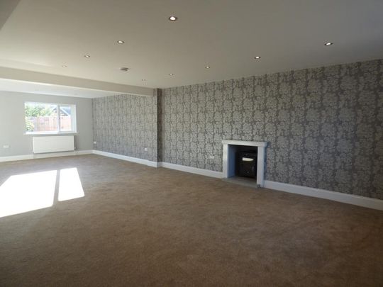 4 bedroom detached house to rent - Photo 1