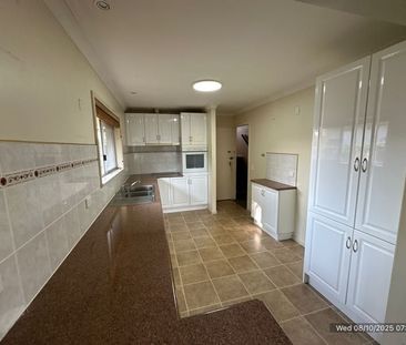 Split level home in quiet cul-da-sac - Photo 4