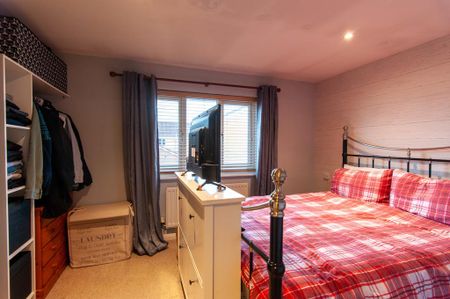 2 bedroom end of terrace house to rent - Photo 2