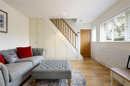 4 bedroom semi-detached house to rent - Photo 2