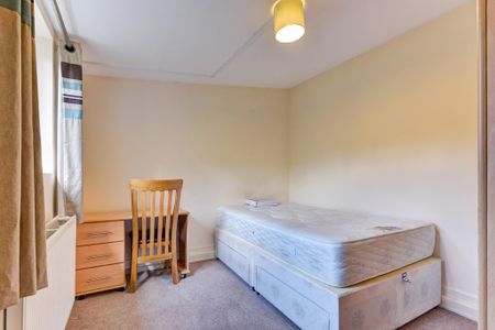 10 bedroom house to rent - Photo 3