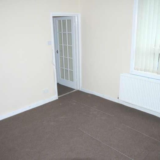 2 bedroom end of terrace house to rent - Photo 1