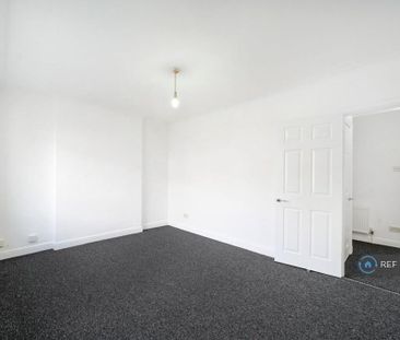 2 bedroom maisonette to rent - Photo 2