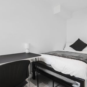 6 bedroom house to rent - Photo 2