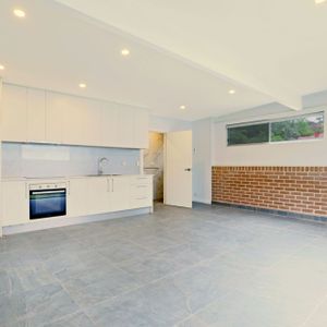 Bright & Modern Studio in a Super Convenient Carlingford Location! - Photo 2