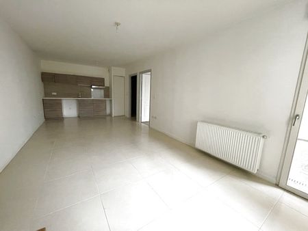 Location Appartement 2 pièces 45m² LA CHAPELLE EN SERVAL 60520 - Photo 2