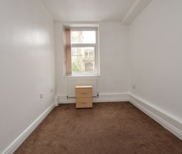 2 Bedroom FIrst Floor Flat - Photo 6