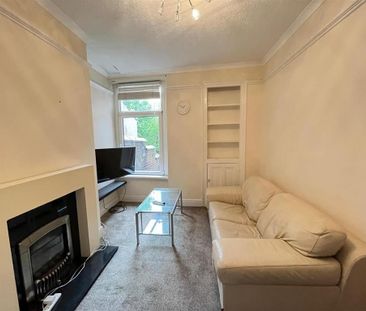 5 bedroom private hall to rent - Photo 1