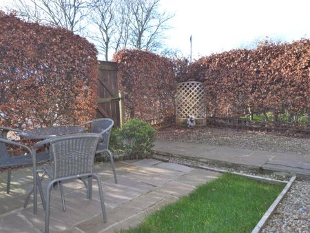 2 bedroom terraced house to rent - Photo 2