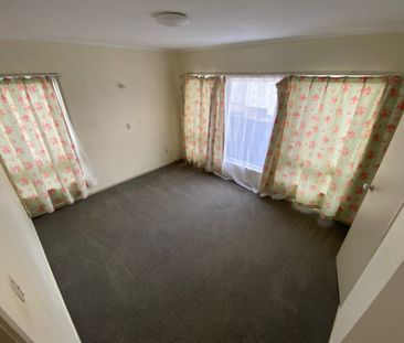 Exceptional 3-Bedroom Family Home in Bucklands Beach – $800/week - Photo 3