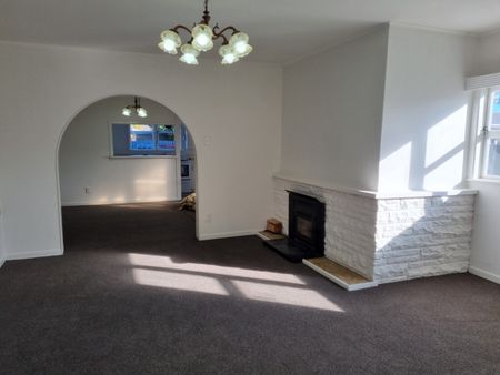 Perfect Position Four Bedroom Home - Rotorua - Photo 5