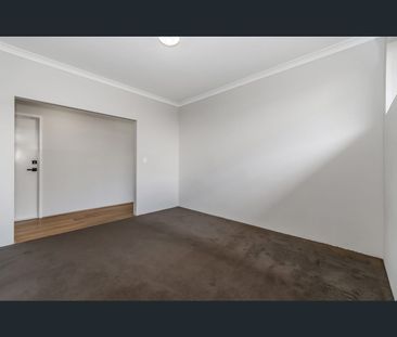 22 Framingham Crescent, Wellard, WA 6170 - Photo 6