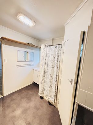 NEW LYNN, 1 BEDROOM - Photo 1