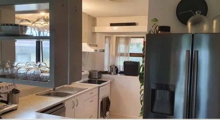 A lovely free standing family home - Photo 2