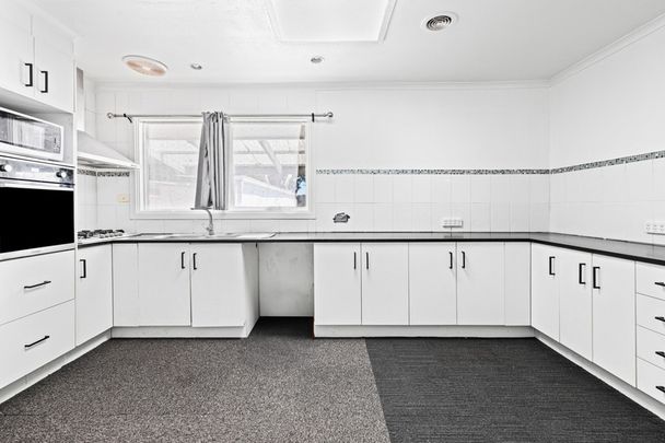 3 Bedroom Home with Modern Features & Spacious Layout - Photo 1