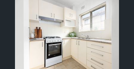 Sunlit Apartment in Leafy Dee Why Location - Photo 5