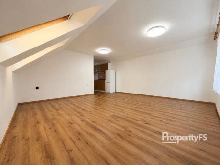 Pronájem světlého bytu 1+kk v rodinném domě, 35 m - Photo 3