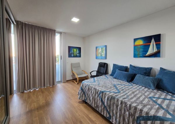 Furnished and equipped T0 flat next to Wisteria!