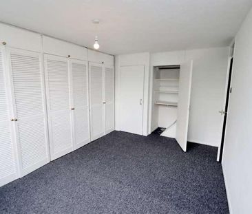 Long Green, Chigwell, IG7 - Photo 4