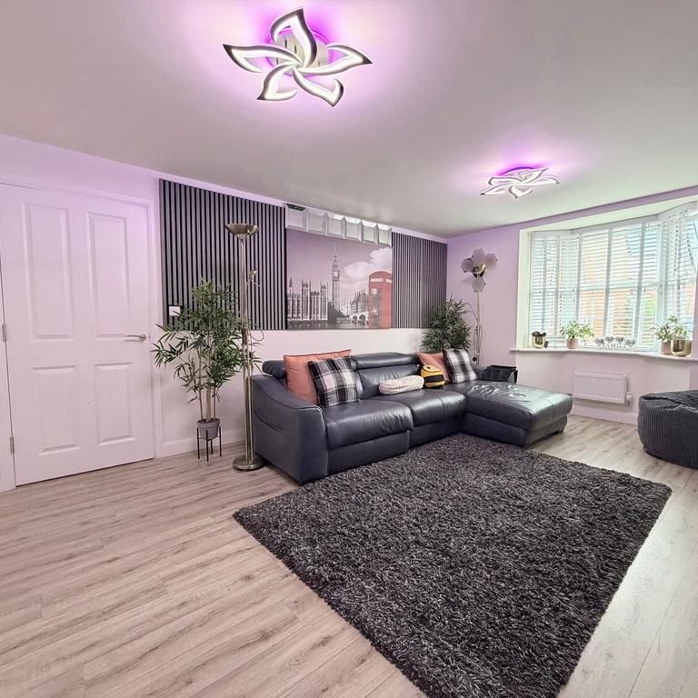 4 bedroom detached house to rent - Photo 1
